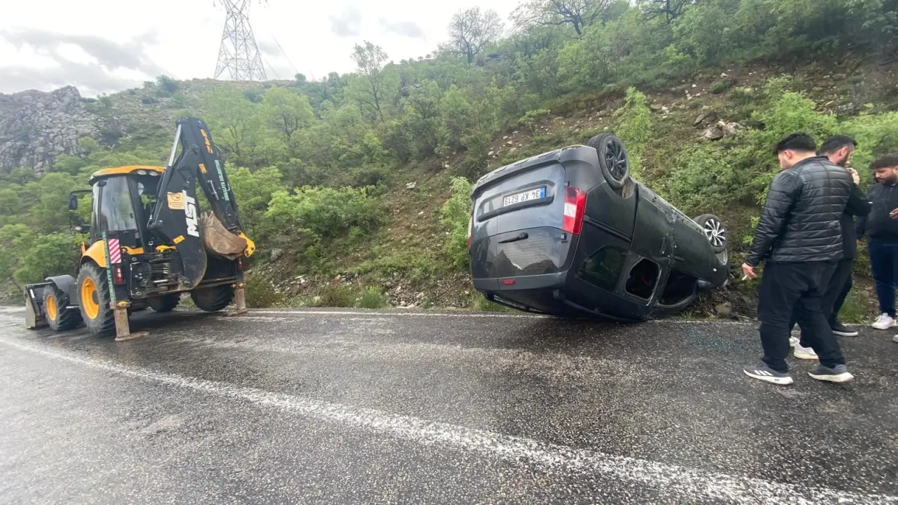Erzincan’da sağanak faciası! Araç takla atıp ters döndü 4