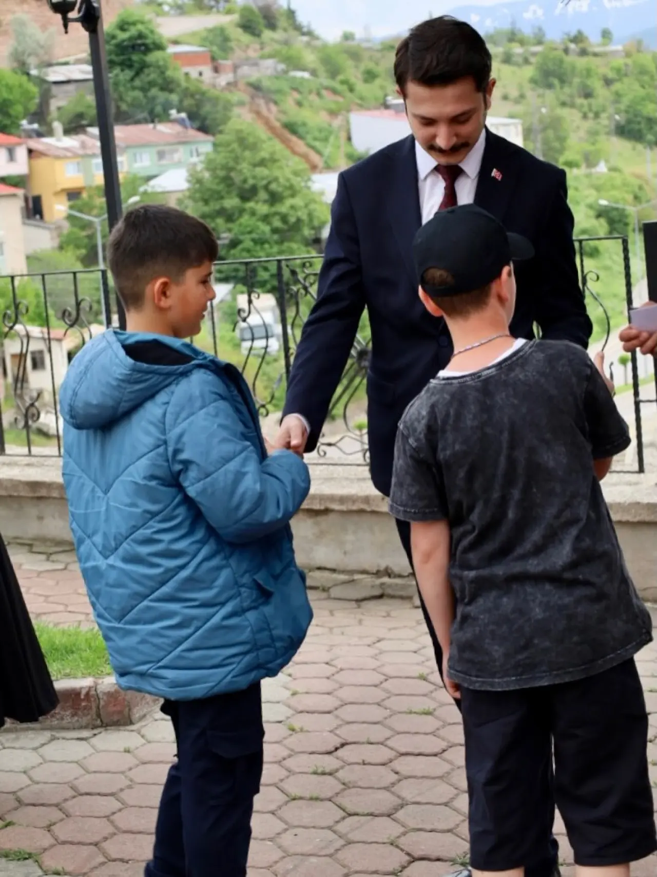 Koyulhisar’da Bayram Coşkusu: Kaymakam Kukuş Vatandaşlarla Bir Araya Geldi 8