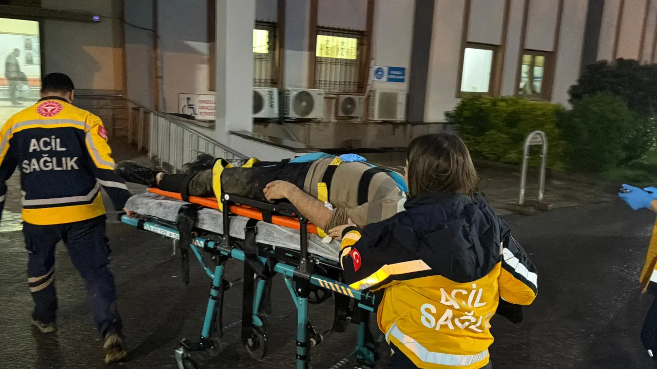 Direksiyon hakimiyeti kayboldu, araç savruldu! 4 kişi hastanelik 2