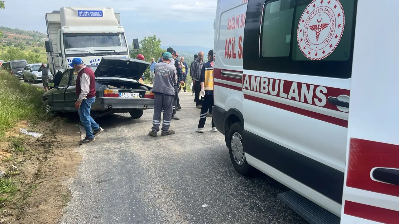 Manisa’da yürek yakan kaza! Bir aileyi yıkan çarpışma 1