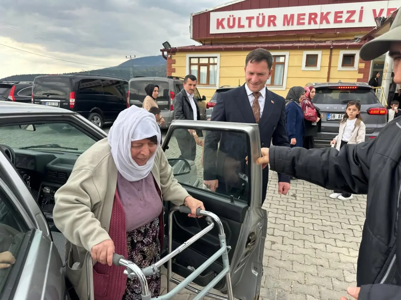 Başkan Karakullukçu Anneler Günü Etkinliğinde Vatandaşlarla Buluştu 5