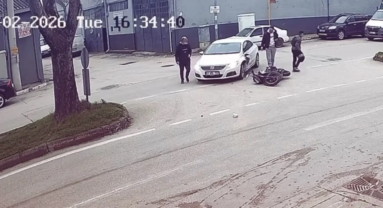 Bursa’da dehşet anları! Motosiklet sürücüsü metrelerce savruldu 3