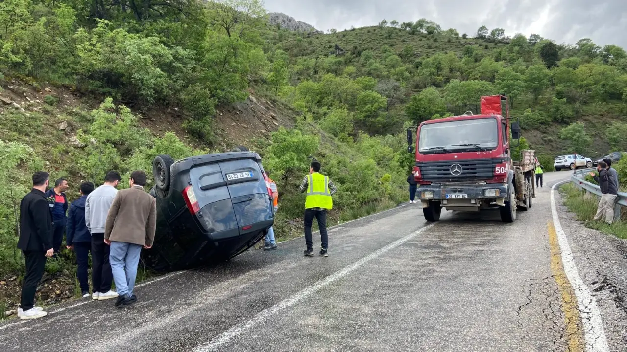 Erzincan’da sağanak faciası! Araç takla atıp ters döndü 2
