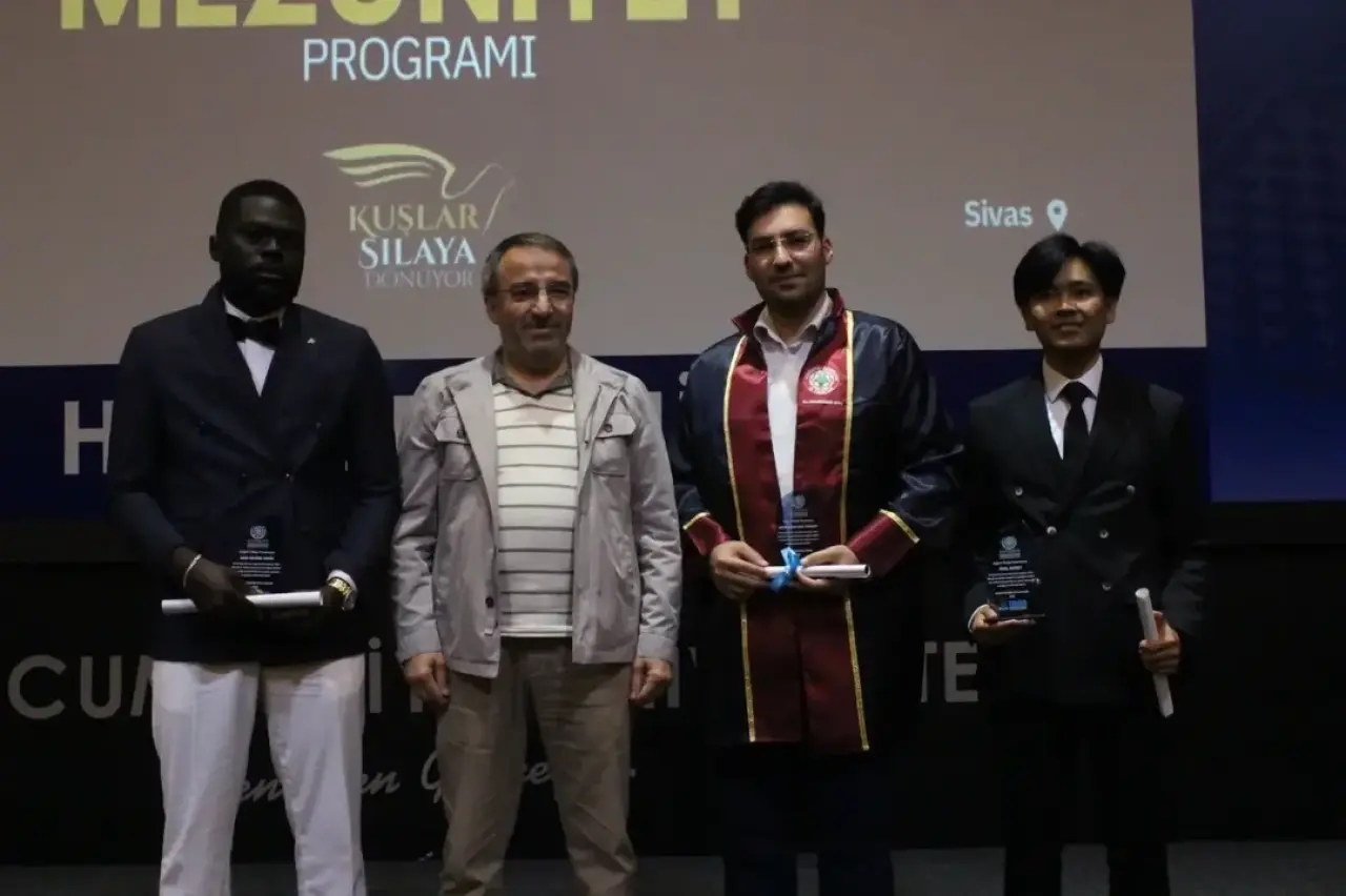 Sivas’ta uluslararası öğrenciler için mezuniyet programı düzenlendi 5