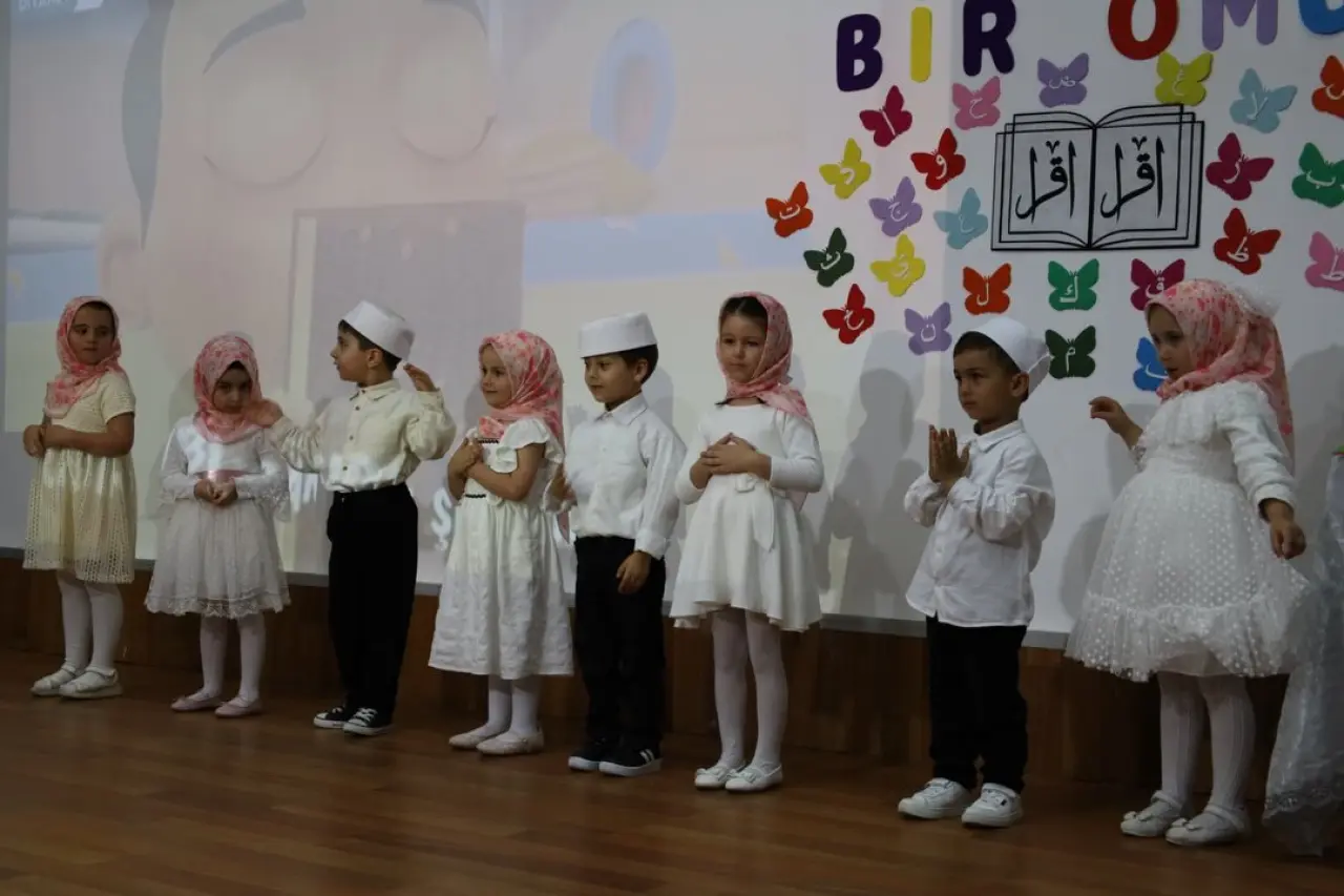 Koyulhisar'da Miniklerin Kur'an Sevinci: Yıl Sonu Programı Yapıldı 3