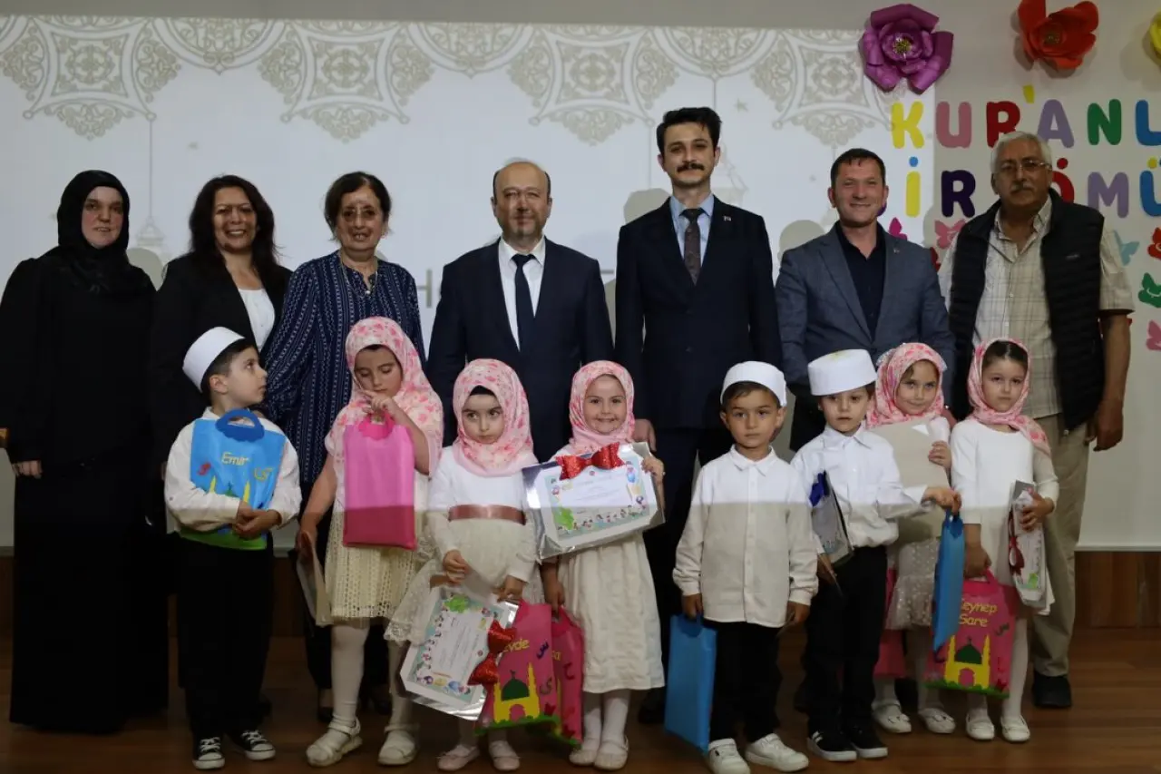Koyulhisar'da Miniklerin Kur'an Sevinci: Yıl Sonu Programı Yapıldı 1