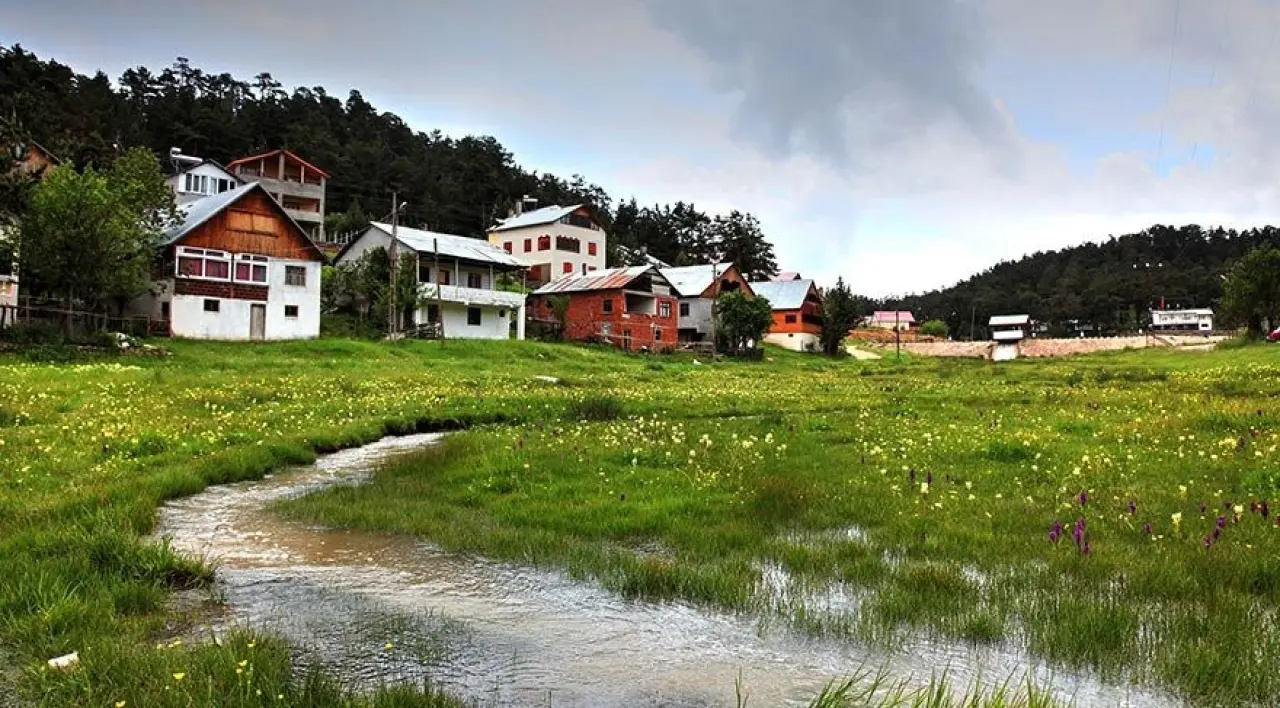 Bu Manzara Sivas'ta: Ayder'e Benzeyen Yayla Sosyal Medyada Gündem Oldu 3