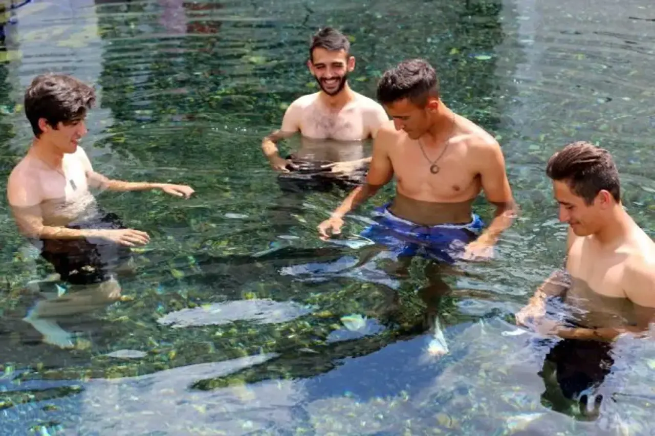 Hem Şifa Hem Mucize: Sivas’taki Bu Gölü Dünya Konuşuyor! 5
