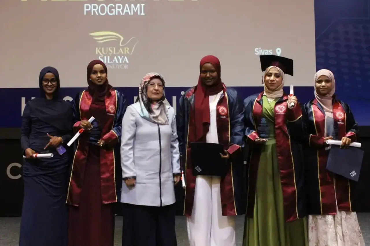 Sivas’ta uluslararası öğrenciler için mezuniyet programı düzenlendi 3