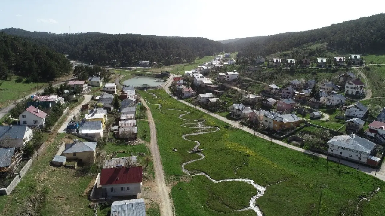 Bu Manzara Sivas'ta: Ayder'e Benzeyen Yayla Sosyal Medyada Gündem Oldu 1
