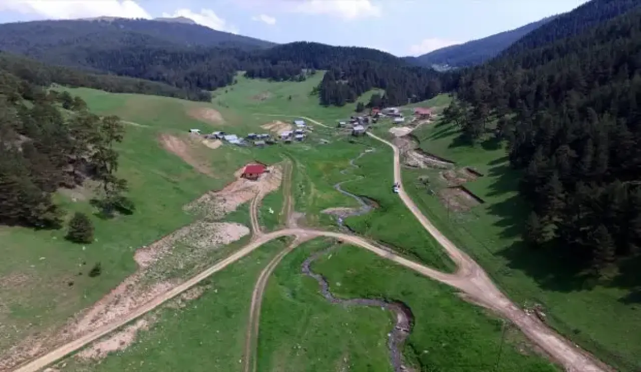 Bu Manzara Sivas'ta: Ayder'e Benzeyen Yayla Sosyal Medyada Gündem Oldu 2