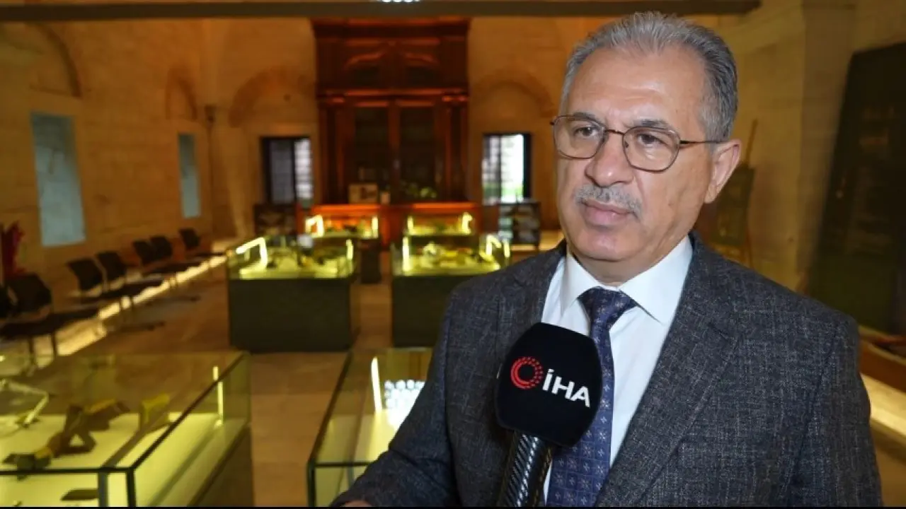 Kirpi Dikeniyle Yazılan Tarih: Osmanlı Sancak Mushafları Sergileniyor 3