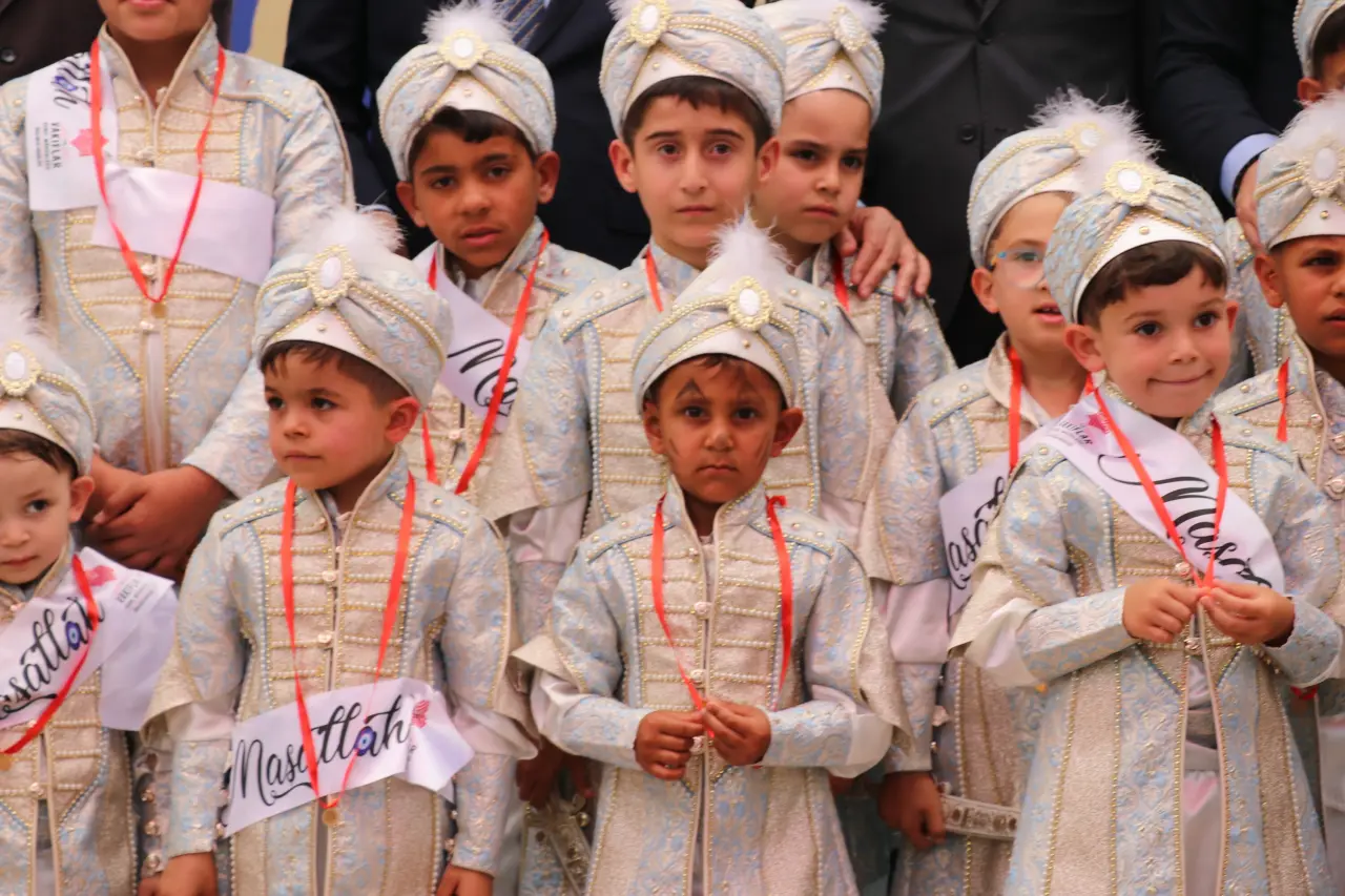Sivas’ta 530 Yıllık Vakıf Geleneği Yaşatıldı: 30 Çocuğa Sünnet Şöleni 2