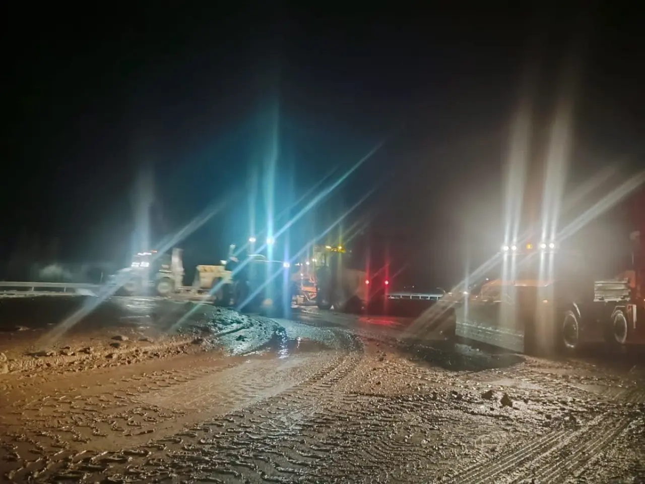 Koyulhisar’da Sel ve Heyelan: Kapanan D-100 Yolu Yeniden Açıldı 3