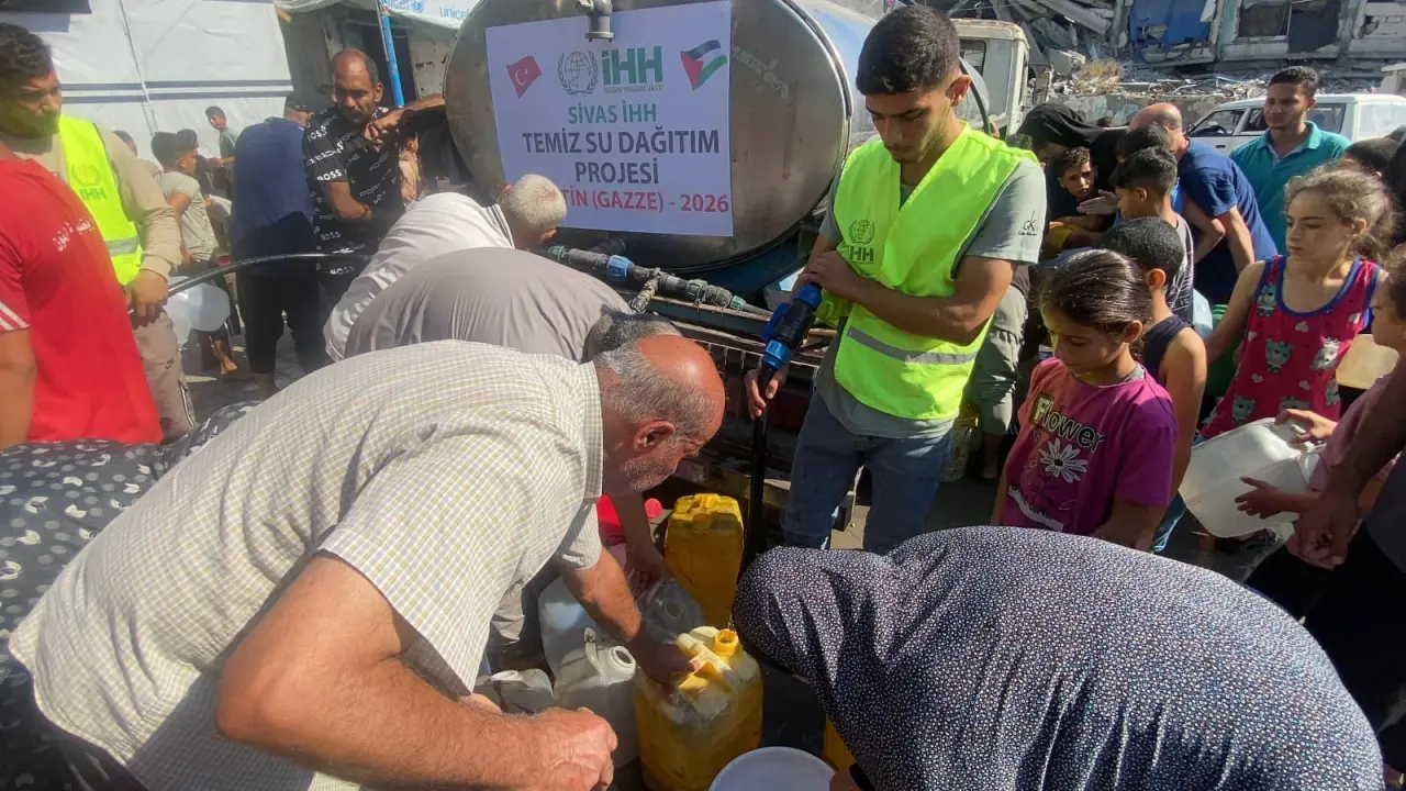 Sivaslı hayırseverlerden Gazze’ye temiz su desteği 3