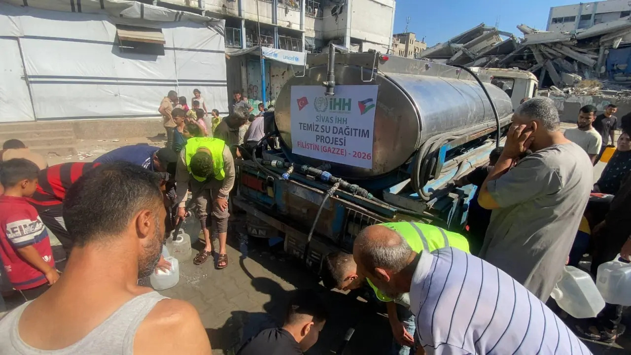 Sivaslı hayırseverlerden Gazze’ye temiz su desteği 7