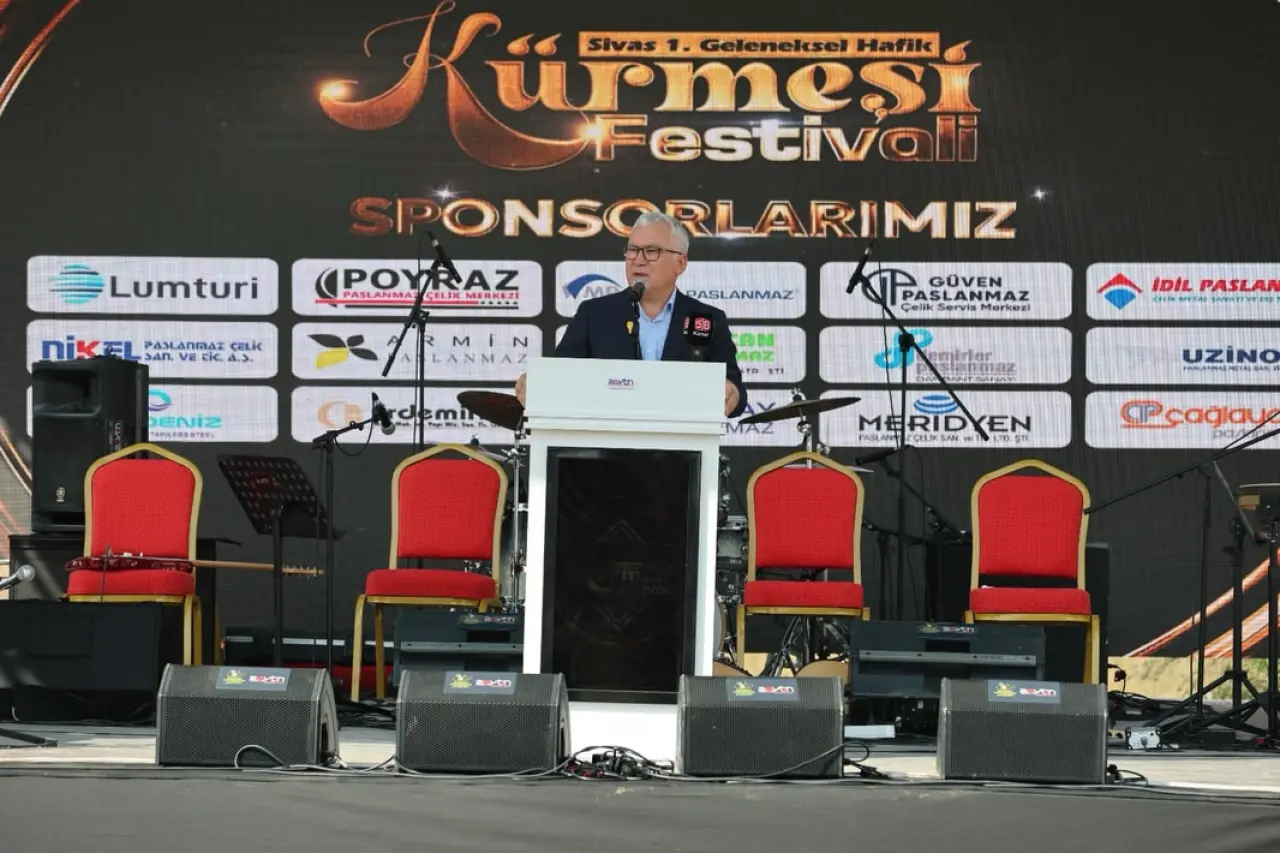 Vali Yılmaz Şimşek ve Başkan Adem Uzun Hafik Kürmeşi Festivali'ne Katıldı 3