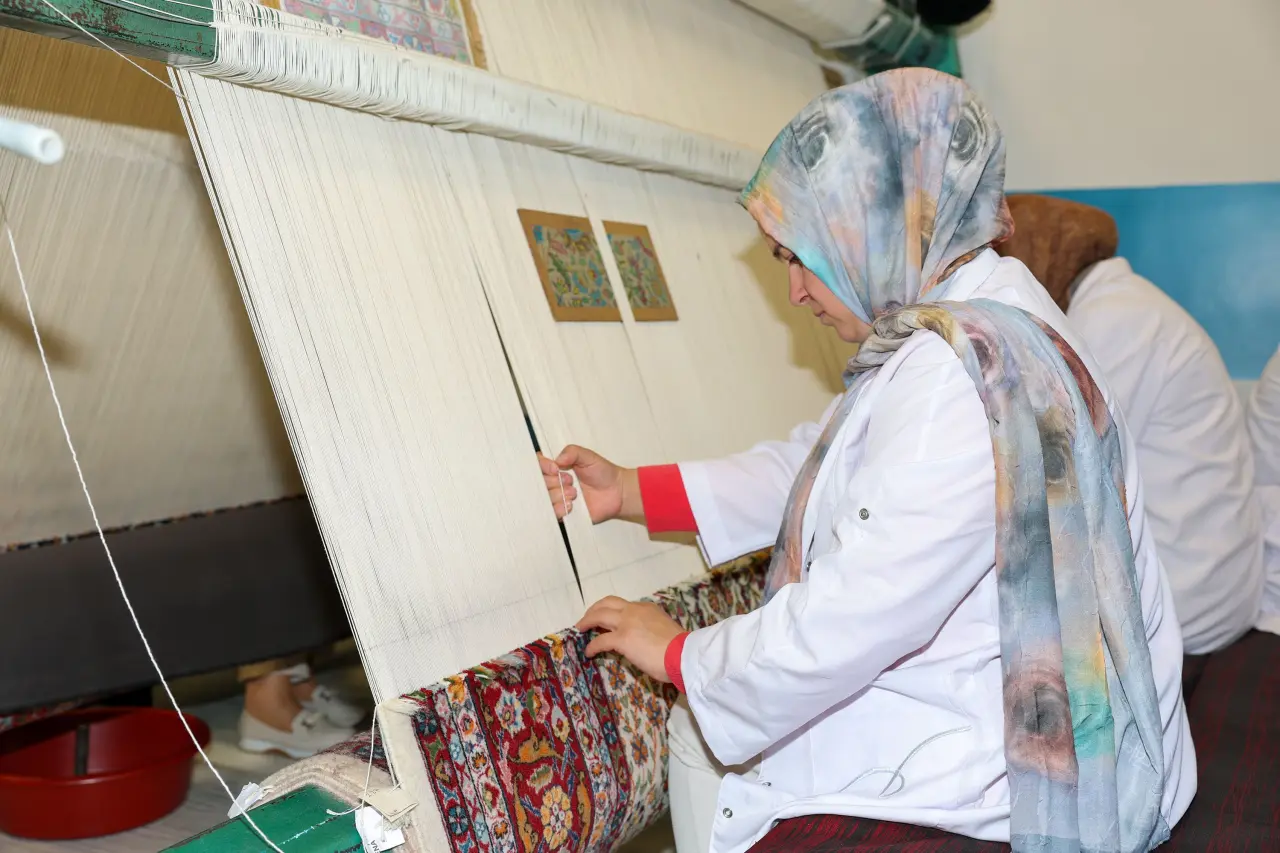 Sivas’ta 104 yıllık Misak-ı Millî Halısı yeniden hayat buldu 1