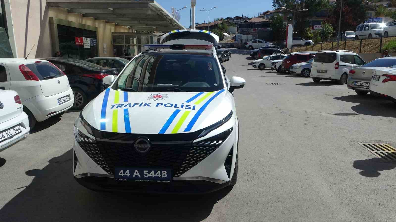 kalp-krizi-geciren-surucu-hastane-otoparkinda-7-araca-carpti-o-anlar-kamerada