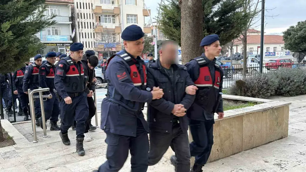tokatta-100-milyonluk-yasa-disi-bahis-ve-dolandiricilik-operasyonu-16-gozalti